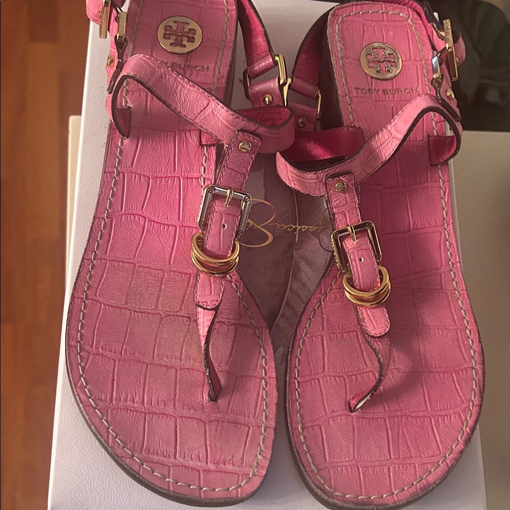 Tory Burch Pink Croc-Pattern Sandals - Picture 4 of 10